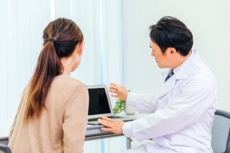 《200を超える症状》更年期との”正しいつきあい方”を医師が解説　手指のこわばりや骨粗しょう症、…