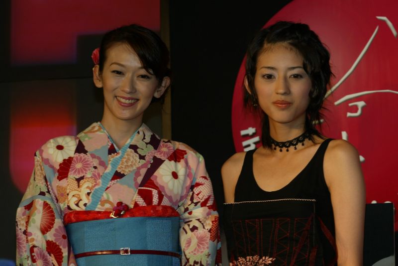 『牡丹と薔薇』は放送終了後にトークショーが行われるほどの人気だった。（2004年7月）