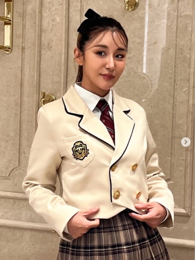制服も似合う（Instagramより）