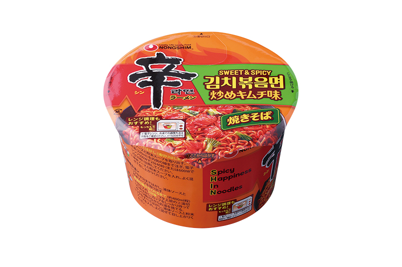 「激辛エンドロールや！ず～っと余韻が続いてる！」「辛ラーメン焼きそば 炒めキムチ カップ」（300円）