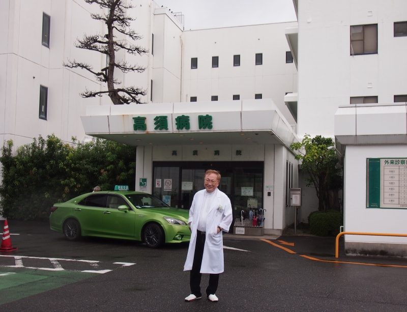 愛知県西尾市一色町の高須病院が、高須克弥の本拠地。写真は2025年9月、月に一度の回診に訪れた高須。（本人提供）
