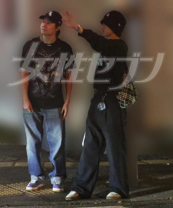 IMP.椿泰我（左）とSnow Man向井康二（右）（2024年10月）