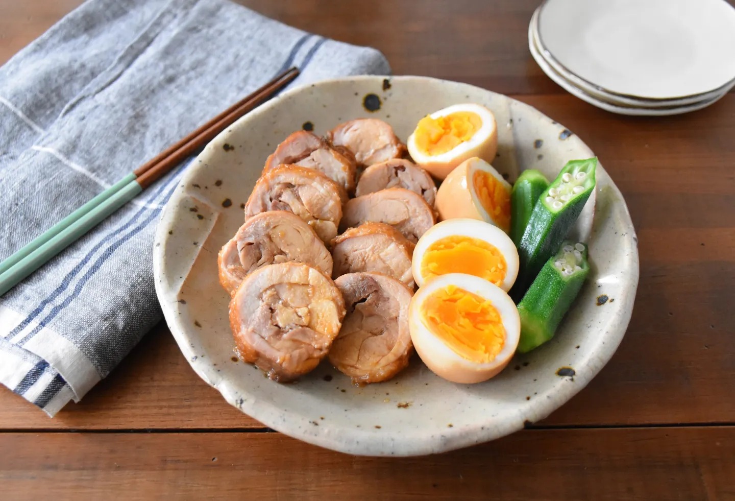 作り置きに！もも肉で作るしっとり鶏チャーシュー】楠さんちのホット