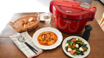 冷凍庫から直でOK！【鶏むね肉でガーリックトマト煮＆バターチキンカレー】楠さんちのホットクッ…