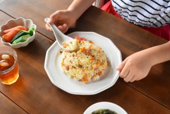 【夏休みのお昼ごはんに！具だくさんチャーハン】ママ料理家 楠さんちのホットクックレシピ Vol.13