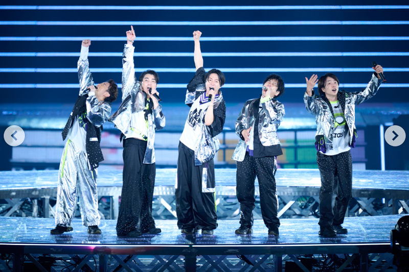 ラストライブで熱唱する嵐の5人（嵐のインスタグラムより）