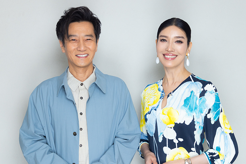 津田寛治さんとアンミカさん（撮影／田中智久）