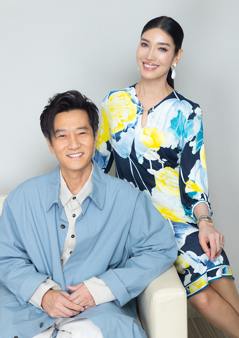 津田寛治さんとアンミカさん（撮影／田中智久）