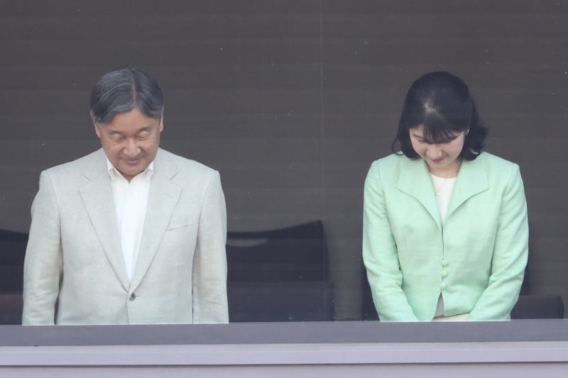 揃ってお辞儀をされた場面も。（2026年5月、写真／JMPA）