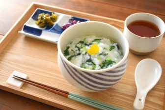 子どもにも食べやすくアレンジ【七草がゆ（風）】楠さんちのホットクックレシピ Vol.60