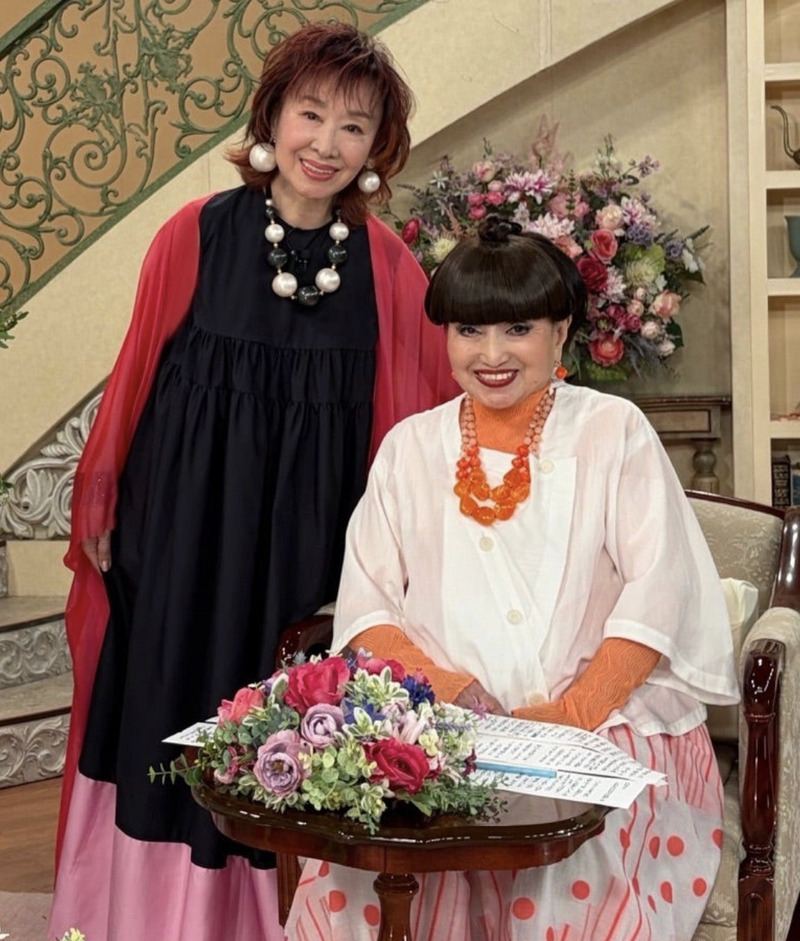 黒柳徹子とのツーショット（三田の公式ブログより）