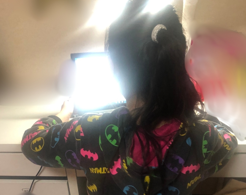 受験勉強に励む小学6年生（読者提供）
