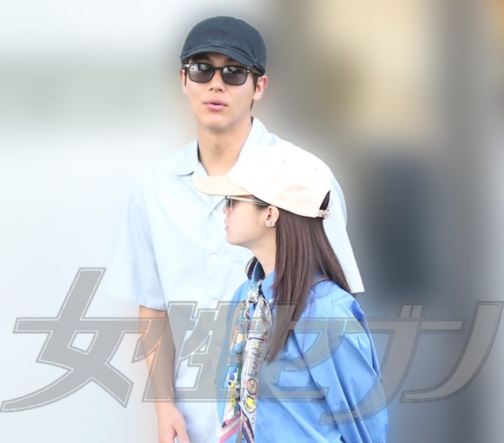 買い物をする中川と橋本（2026年5月）