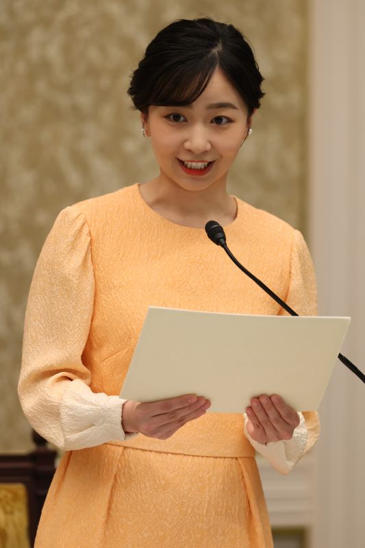 このワンピースもウエスト部分をリメイクされている。（2026年6月、写真／JMPA）