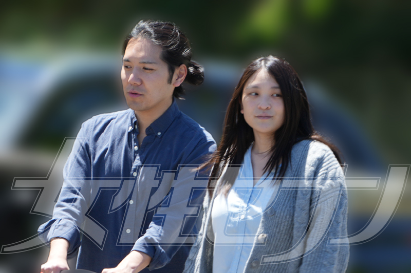 娘と3人で買い物に出かけることもある小室さん夫妻（2025年5月）