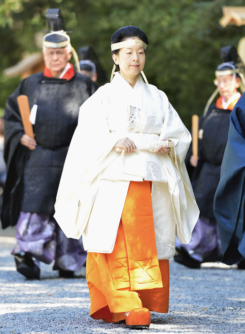 伊勢神宮で儀式に臨む黒田清子さん（2013年10月、三重県伊勢市。写真／共同通信社）