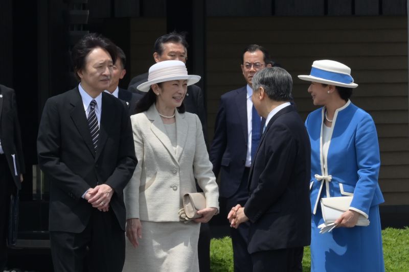 見送りに来られた秋篠宮ご夫妻と談笑される場面も。（2026年6月、写真／JMPA）