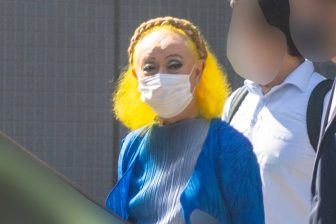 《自分もその墓に入る》美輪明宏さん「華々しい交友関係」と「孤独の私生活」のギャップ“家族”に…