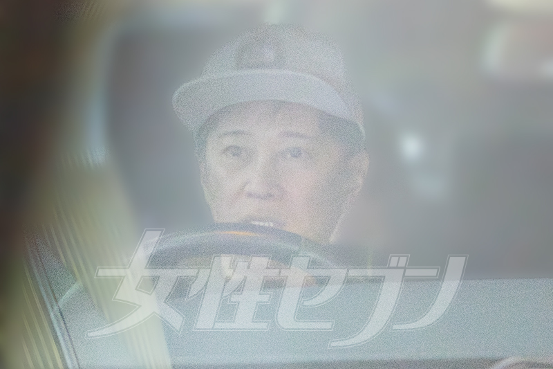 今年2月、長年の恋人Mさんを迎えに来た中居（2026年2月）