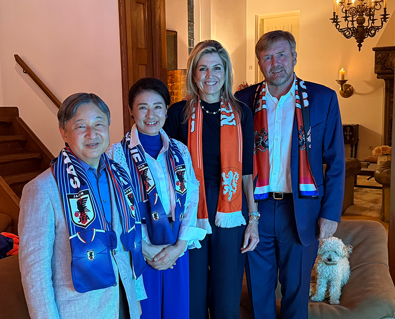 オランダ国王夫妻と熱戦に声援を送った両陛下（写真提供／オランダ王室）