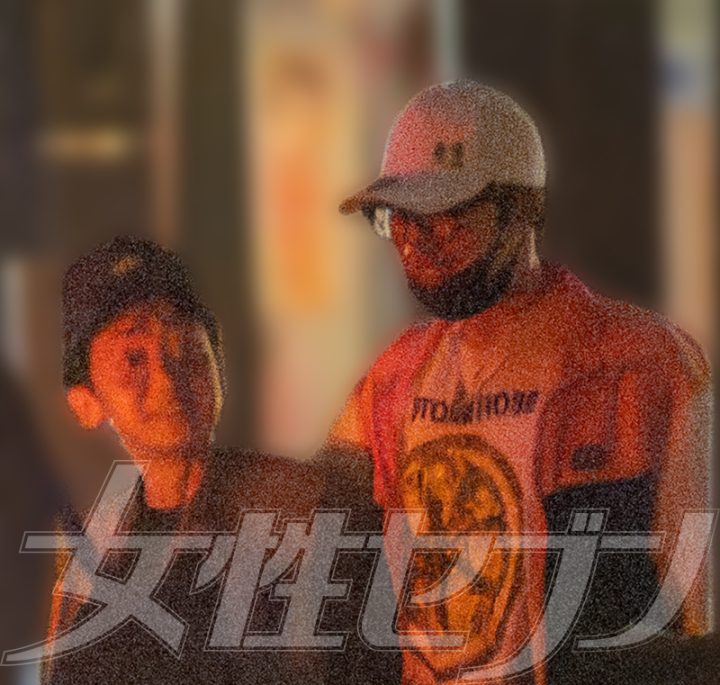 車に乗り込む大野とジェシー（2026年6月）