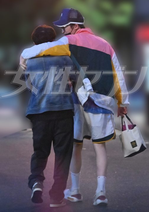 じゃれ合う大野（左）とジェシー（2026年6月）
