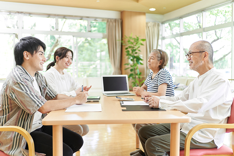 元気なうちから家族に希望を伝えておきたい（写真／PIXTA）