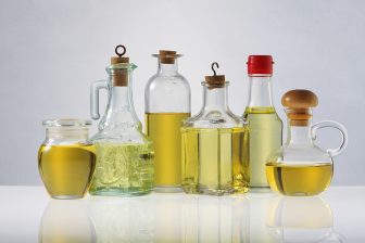 「体にいい油」の使い分け方と摂り方　1日に摂るべき量や加熱しない方がいい油は？専門家が解説