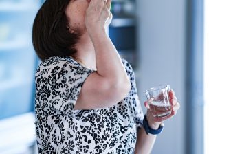 《血管炎治療薬「タブネオス」投与で20人が死亡》睡眠薬、降圧剤、糖尿病治療薬、総合感冒薬…注意…