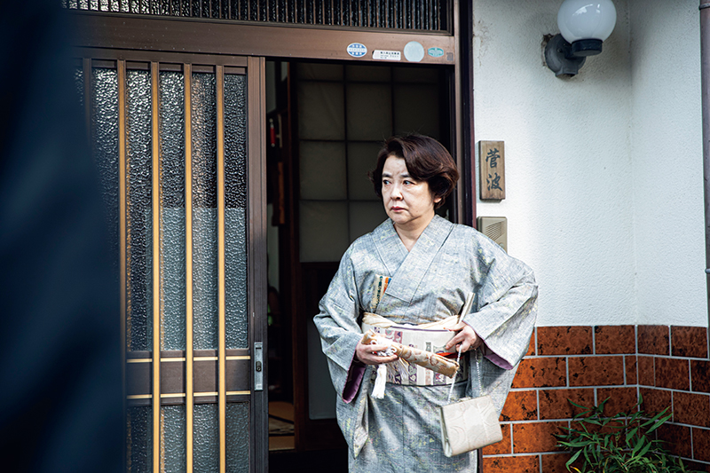 富士子の母・菅波千代（岸本加世子）（C）2026 FUJIKO Film Partners