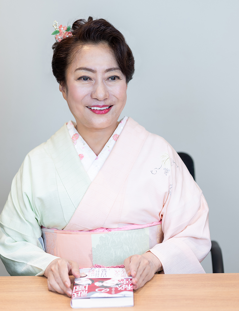 作家デビューの女優・山村紅葉