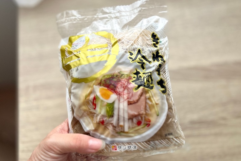 「韓国冷麺風スープ」には、カルディで購入したコシの強い「きねうち冷麺」が合います！