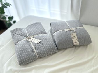 「夏の掛け布団」の正解見つけた！冷えすぎない無印のひんやり綿100％布団【本日のお気に入り】