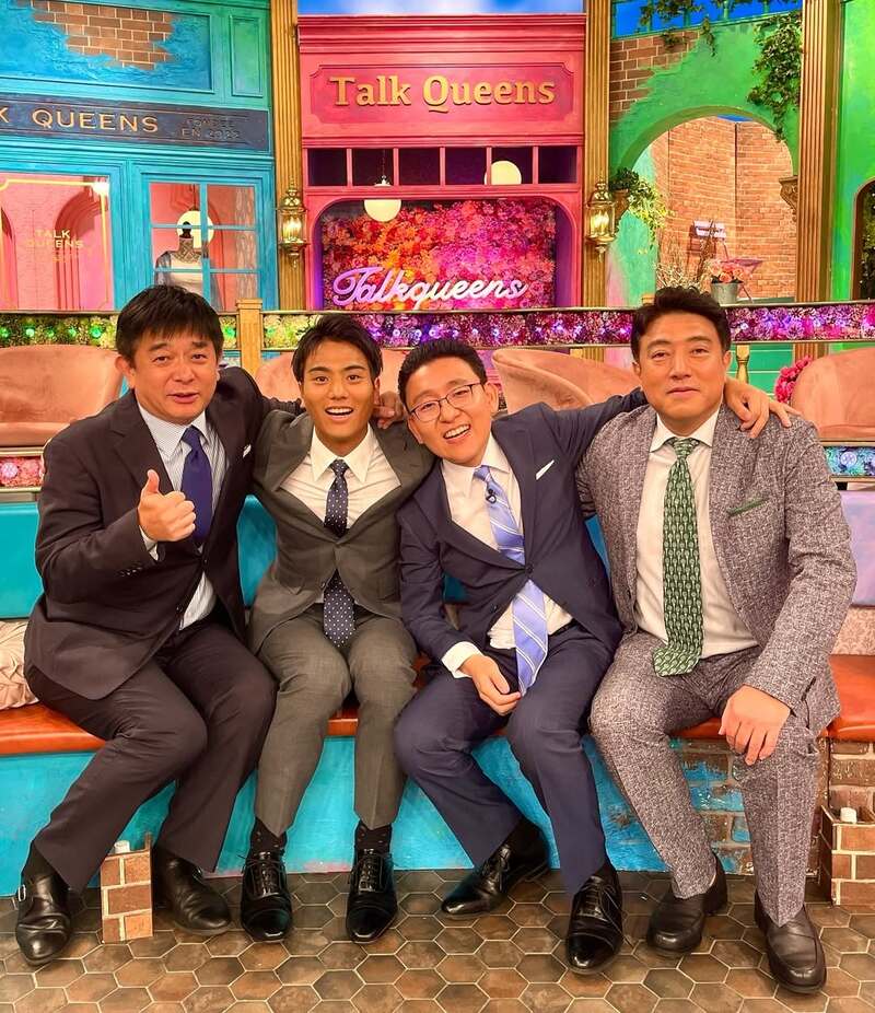 山本アナ、佐野アナ、伊藤アナ、上垣アナの仲良しショット（インスタグラムより）