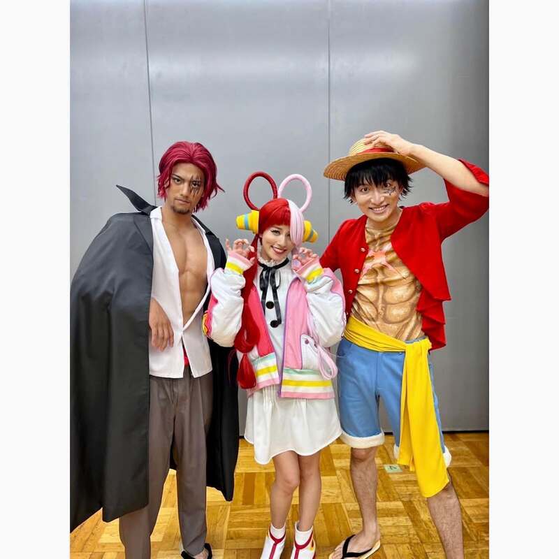 ワンピースのコスプレをする山本アナ、永島アナ、生田アナ（インスタグラムより）