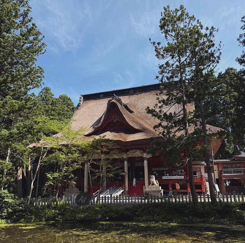 季節によってまったく異なる顔を見せる本殿。出羽三山神社（山形）