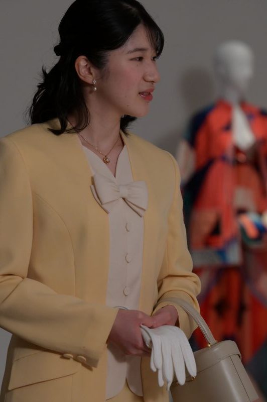 スーツは雅子さまからのお下がり。（2026年6月、写真／JMPA）