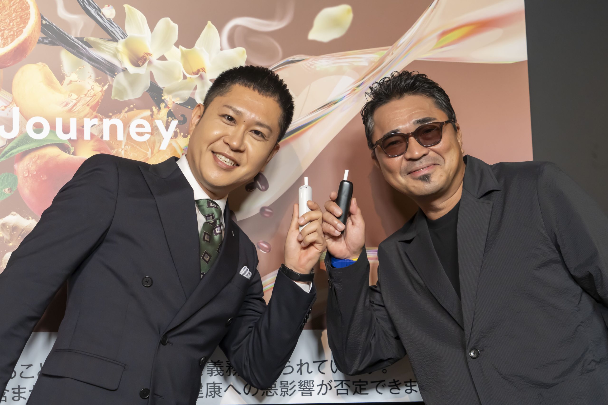 「Ploom Taste Journey」プレス体験会に登壇したミュージシャンの石野卓球（右）とお笑い芸人のドンデコルテ・渡辺銀次（左）