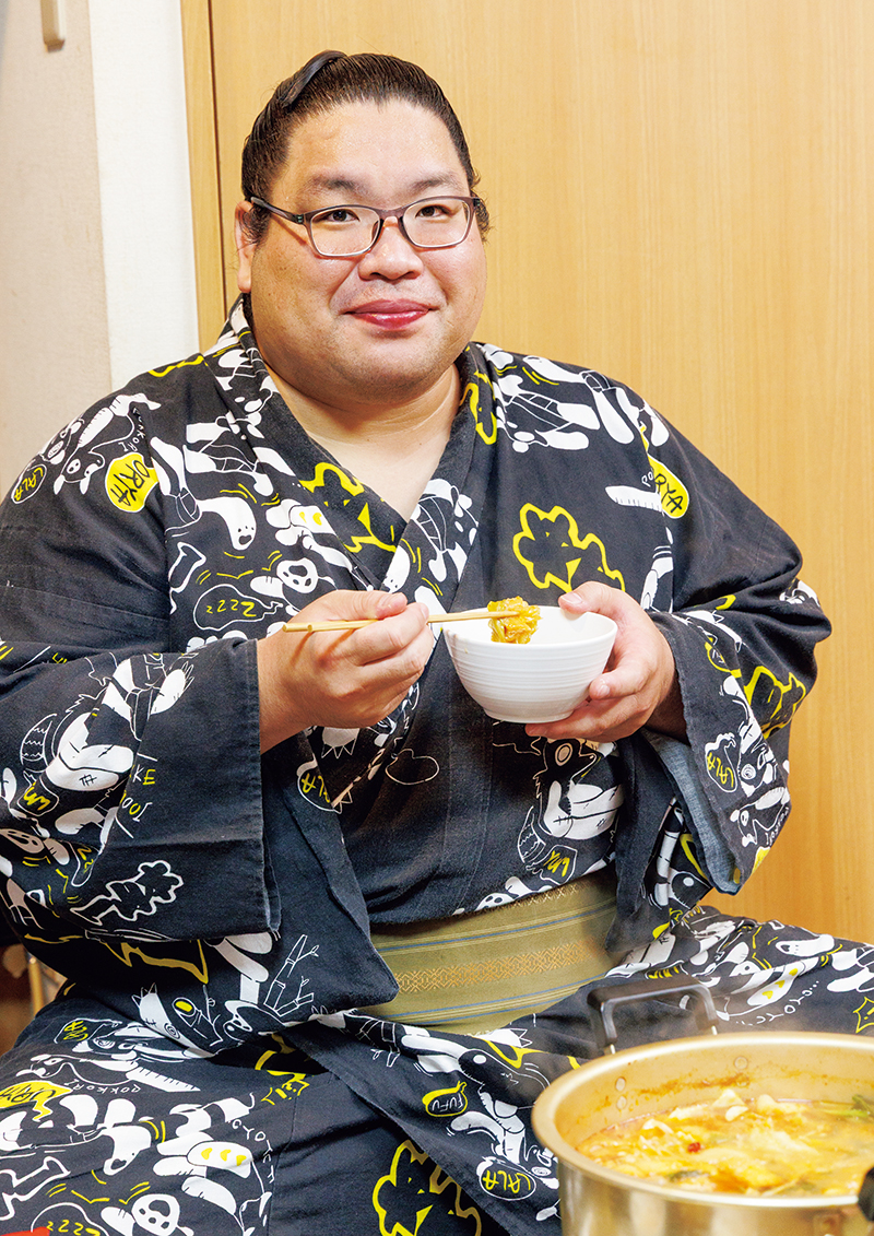 「キムチちゃんこの辛さがちょうどいい。にんにくもポイントだね」錦木