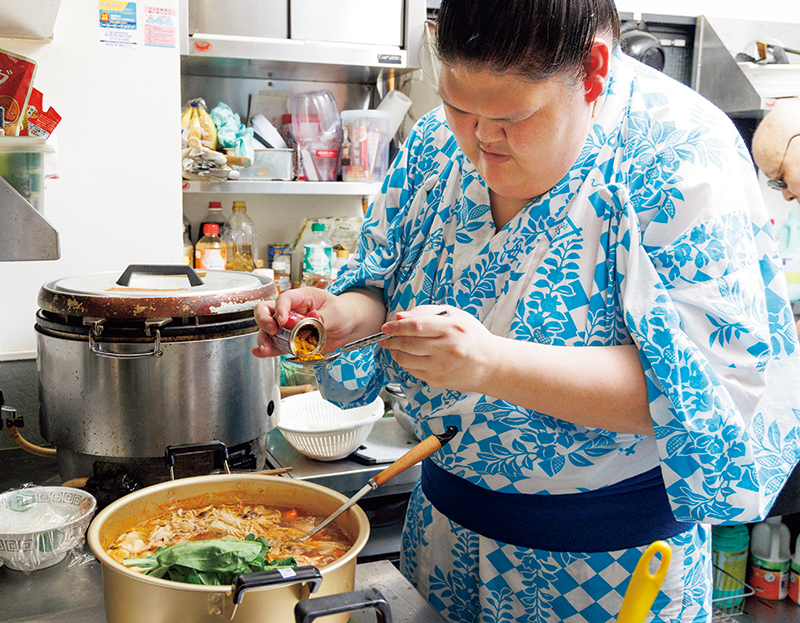 カレー粉は最後に少量入れるだけ。