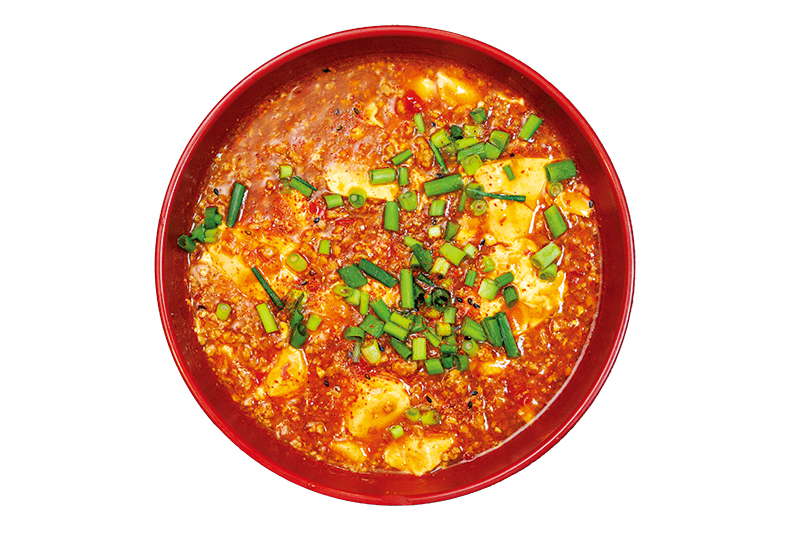 麻婆豆腐の豆腐は水切りせずに加え、へらで静かに混ぜながらゆっくり火を通していく。