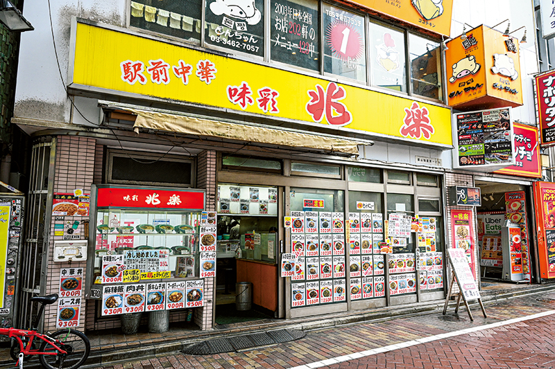 創業以来、50年以上も行列と活気が絶えない老舗の人気店。朝7時から深夜まで営業中。