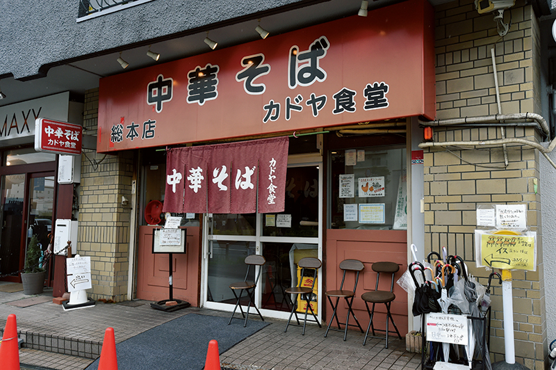 関西屈指の行列店で、冷やし中華においては“殿堂”の域に。店の裏に製麺所がある。