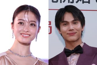 《15万円シャツを着こなして》橋本環奈「全身ハイブラコーデ」で白昼堂々、圧巻のデート