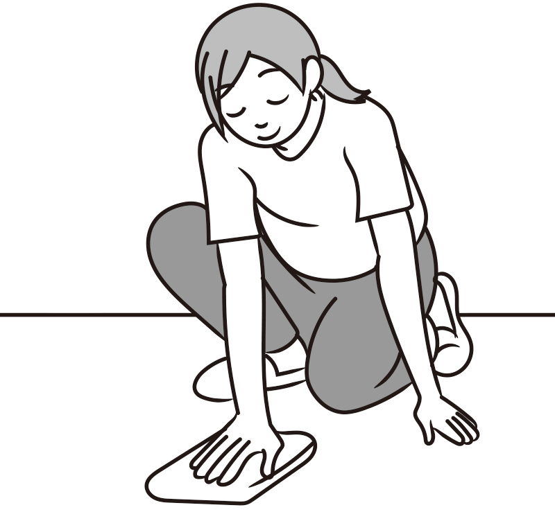 片ひざ、片手を床につけるとバランスをとりやすい（イラスト／藤井昌子）