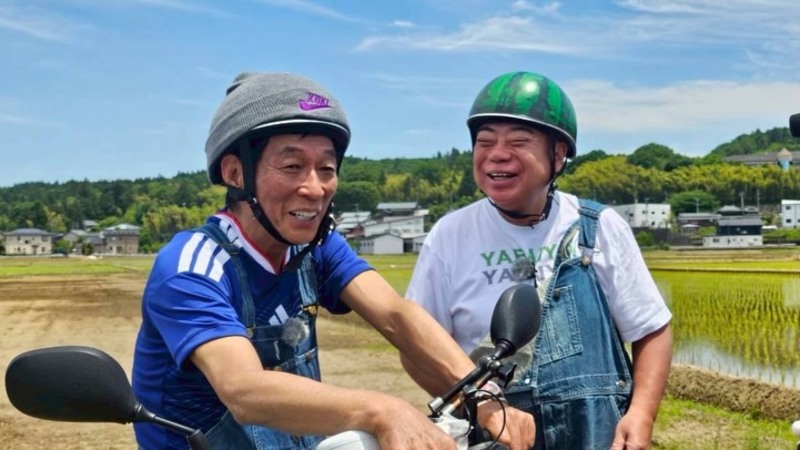 仲良く話す場面も（出川のインスタグラムより）