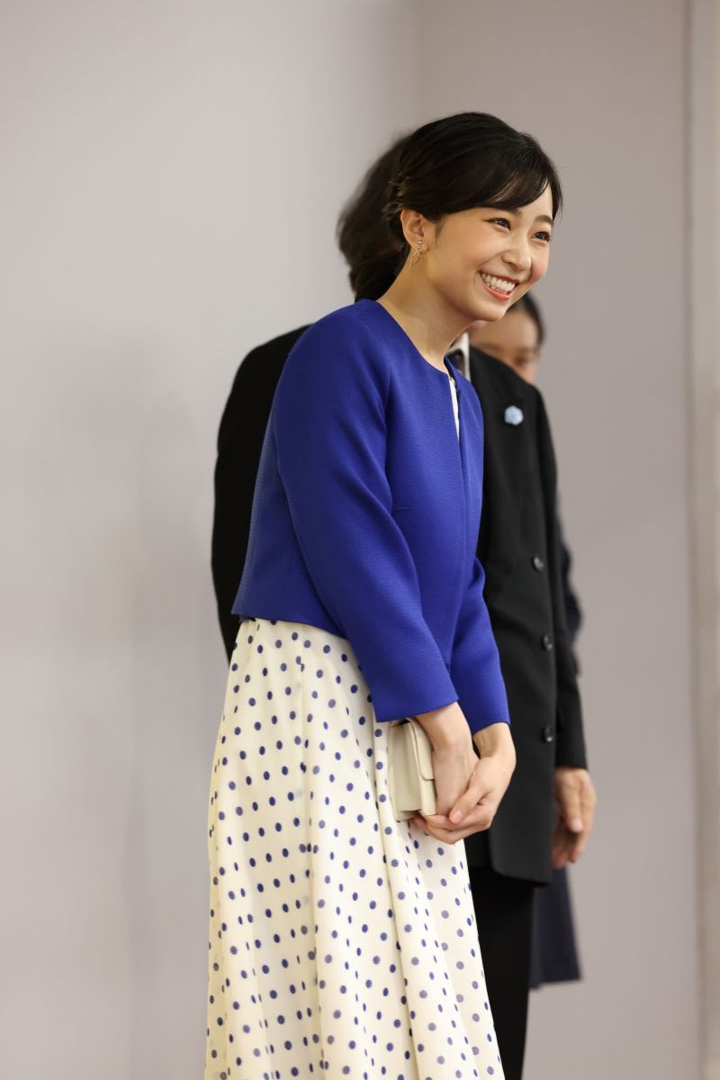 ワンピースの上からジャケットを羽織られた佳子さま。（2024年6月、写真／JMPA）
