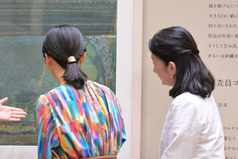 髪型にはお二人とも「ねじり」を加えられていた。（2026年6月、写真／JMPA）