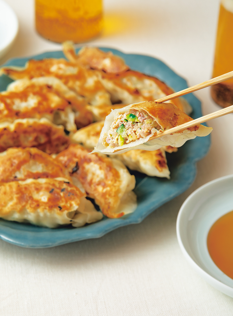「野菜餃子」9レシピ　写真は、ズッキーニと炒り卵の餃子
