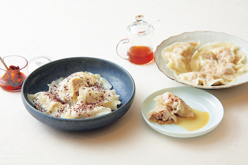 左：鶏としょうがの梅水餃子　右：長いものごま風味水餃子